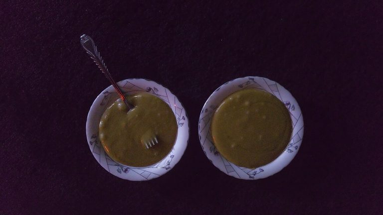 ارده به همراه عسل یک صبحانه ایرانی