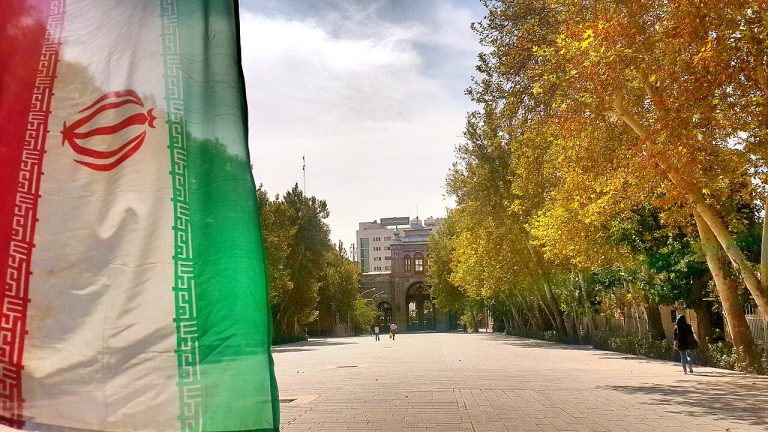 سردر باغ ملی و پرچم ایران